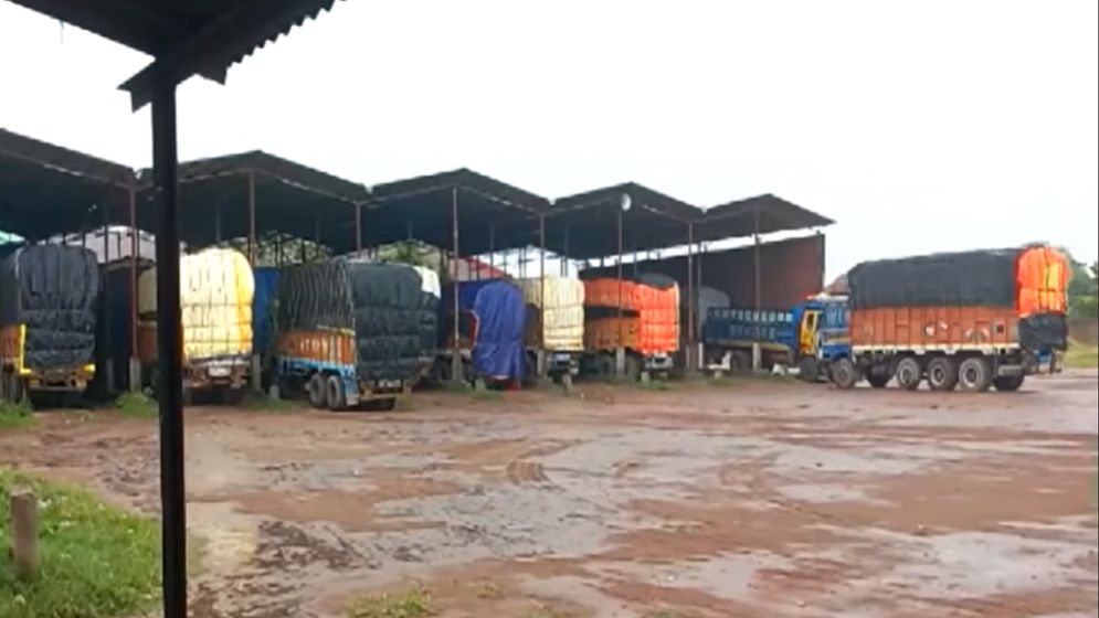 হিলি বন্দরে আমদানি বাণিজ্যে ব্যাপক ভাটা