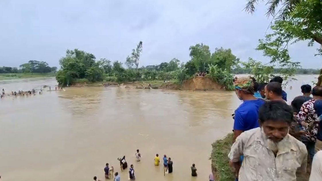 হবিগঞ্জে বাঁধ ভাঙায় পানিবন্দি হাজারো মানুষ, ক্ষতির পরিমাণ ২০ কোটি টাকা