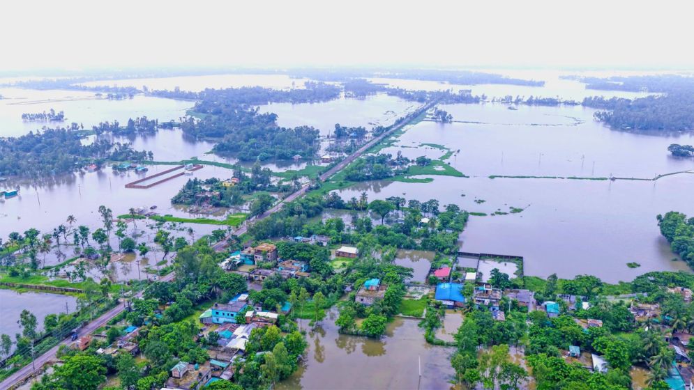 বন্যায় ৩ পার্বত্য জেলা ও কক্সবাজারে লাখো মানুষের দুর্দশা