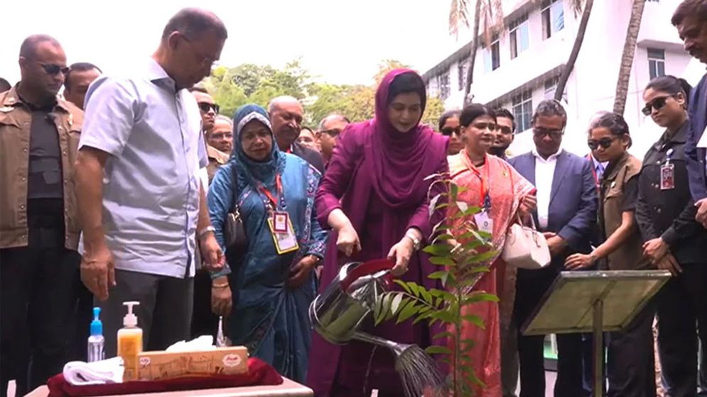 ঢামেকের ৮১তম প্রতিষ্ঠাবার্ষিকীতে প্রধানমন্ত্রী বৃক্ষরোপণ কর্মসূচির উদ্বোধন
