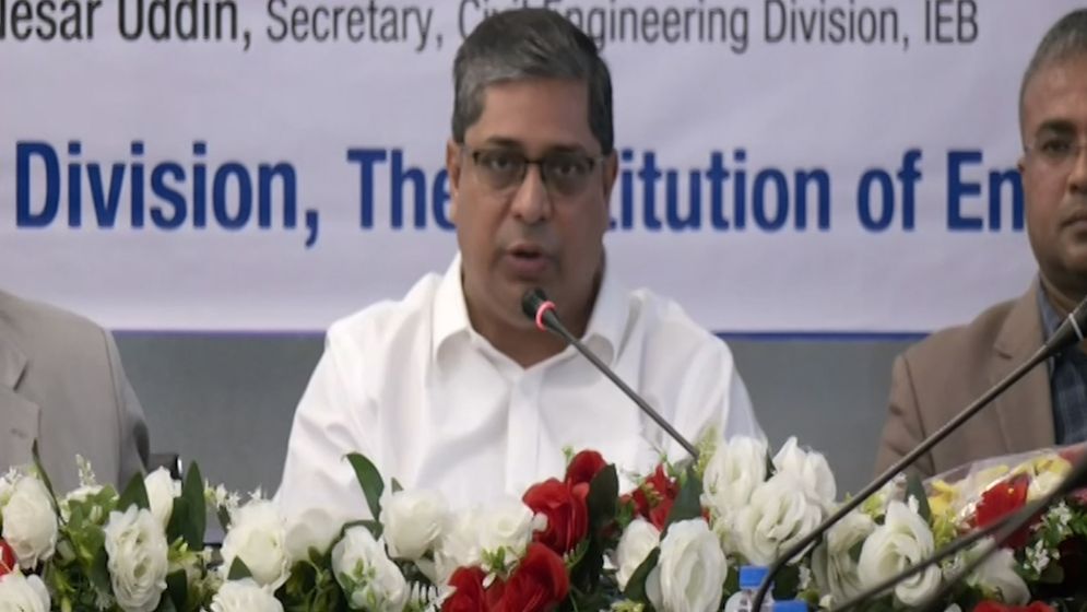 অপরিকল্পিত নগরায়ণের জন্য মানুষের নিয়ম না মানার প্রবণতা দায়ী