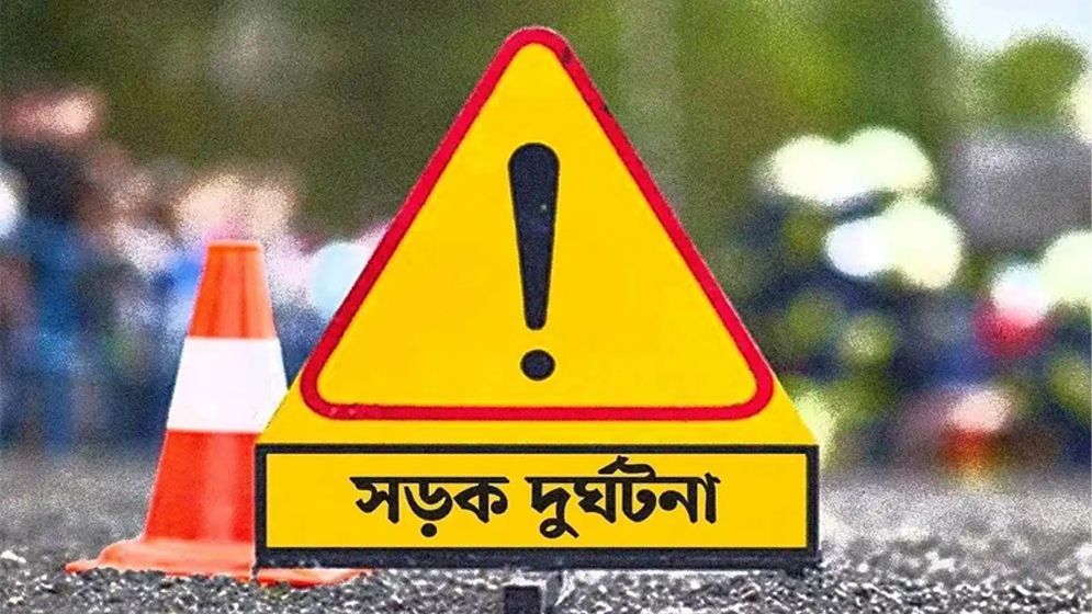 নাটোরে ট্রাকের চাপায় ভ্যানচালক নিহত, আহত একজন