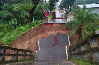 রাঙ্গুনিয়ায় বন্যা, যুবক নিখোঁজ; সড়ক যোগাযোগ বিচ্ছিন্ন