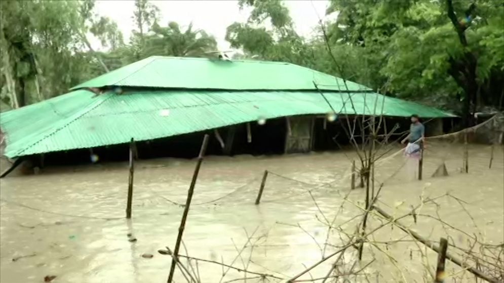বাঁশখালীর এলাকা পানির নিচে, মানুষের দুর্ভোগ চরমে