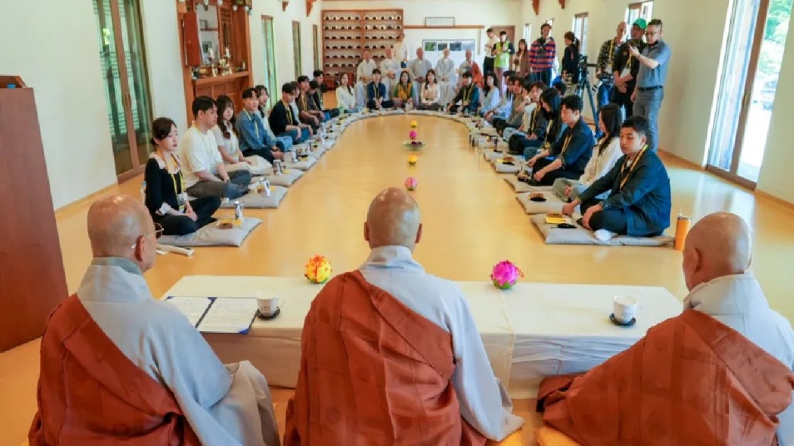 দক্ষিণ কোরিয়ার বৌদ্ধ মন্দিরে তরুণদের জন্য প্রেমের আসর