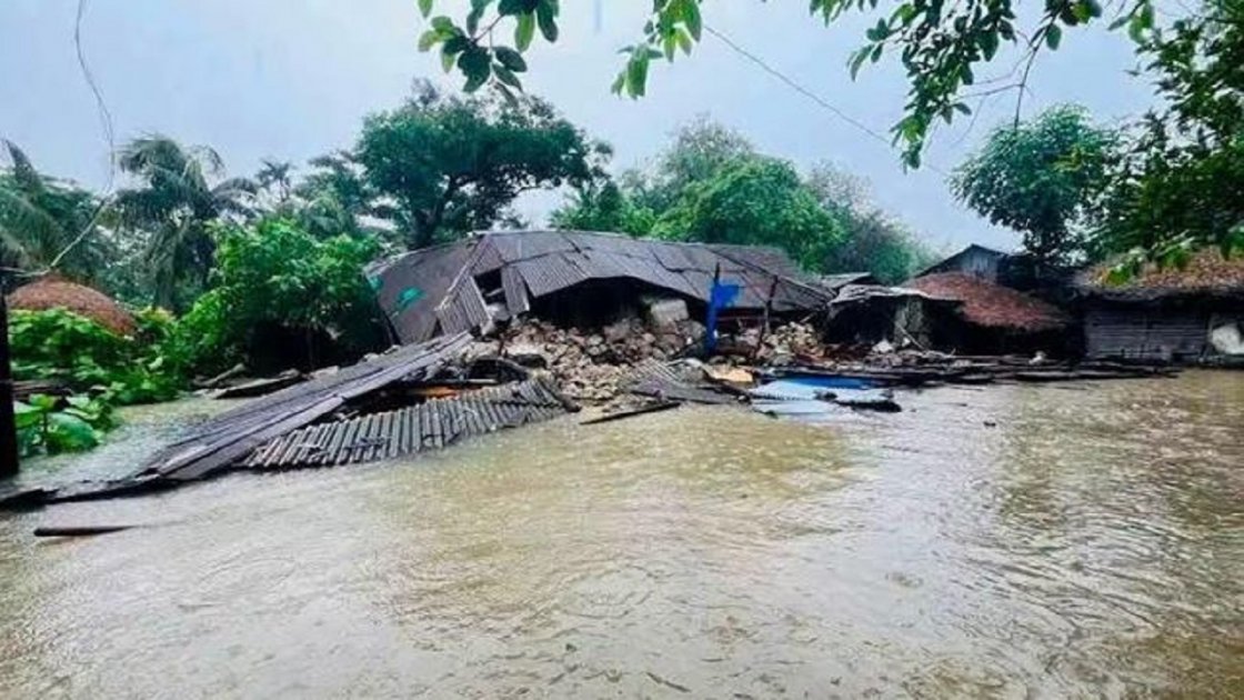 কক্সবাজারে ভয়াবহ বন্যায় ২৩ জনের মৃত্যু, দেড় লাখ ক্ষতিগ্রস্ত