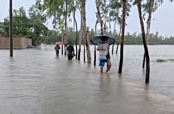 বন্যা পরিস্থিতি: মৃত্যু ৩০, উন্নতির আভাস ও নতুন অবনতি