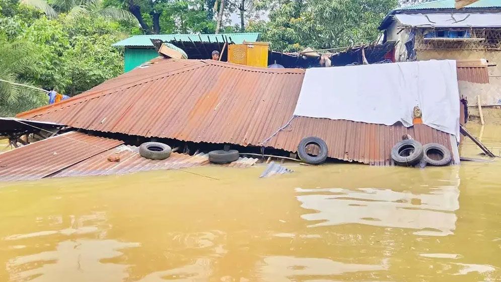 বন্যা ও পাহাড়ধসে মৃত্যু বেড়ে ৪৪, ১০ লাখের বেশি ক্ষতিগ্রস্ত