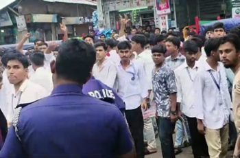 ভোলার পরীক্ষাকেন্দ্রে ভাঙচুর, আহত ১০