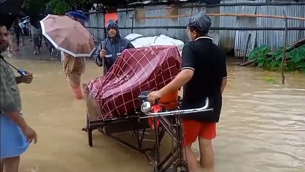 টানা বৃষ্টিতে বিপর্যস্ত পার্বত্য জেলা ও কক্সবাজারের জনজীবন