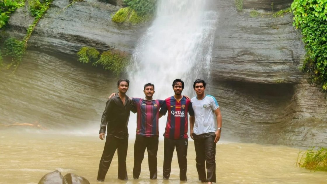 সুপ্তধারা ঝর্ণায় আটকে থাকা ৪ ছাত্রকে উদ্ধার