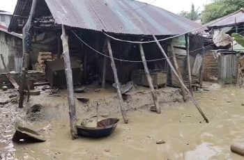 বন্যায় বিপর্যস্ত চট্টগ্রাম, খাবার ও পানির সংকট তীব্র