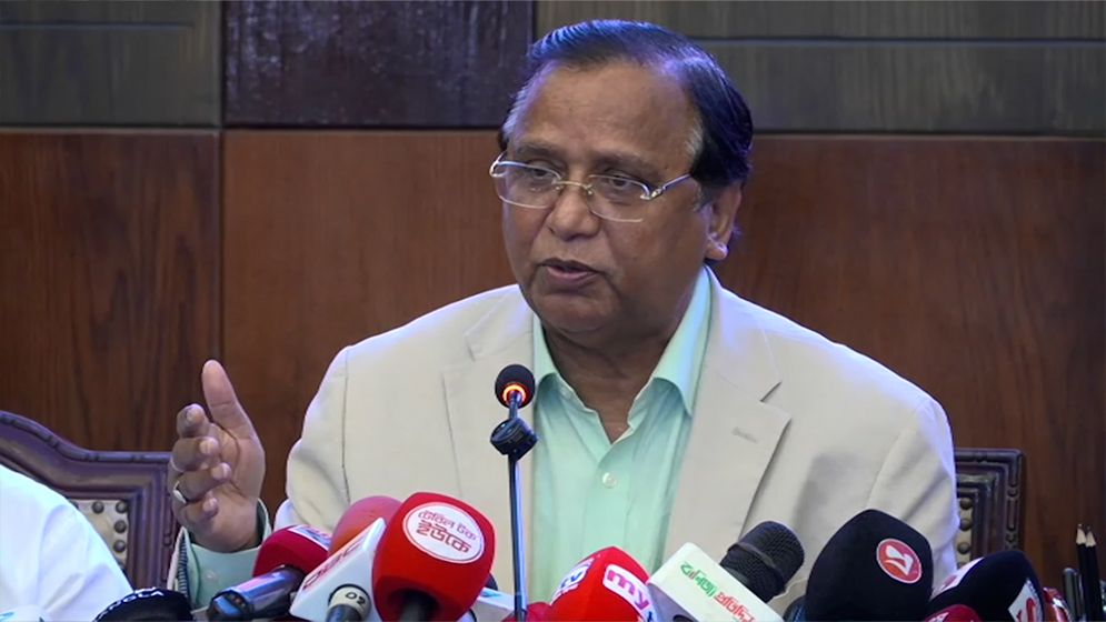 ঢাকায় জলাবদ্ধতার পেছনে পলিথিন, কঠোর পদক্ষেপের দাবি
