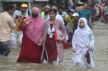 কুমিল্লায় অতি ভারী বৃষ্টিতে পরীক্ষার্থীদের চরম ভোগান্তি