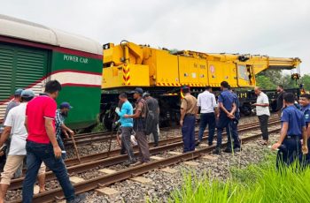 পাবনায় একতা এক্সপ্রেসের দুই বগি লাইনচ্যুত, রেল যোগাযোগ বন্ধ