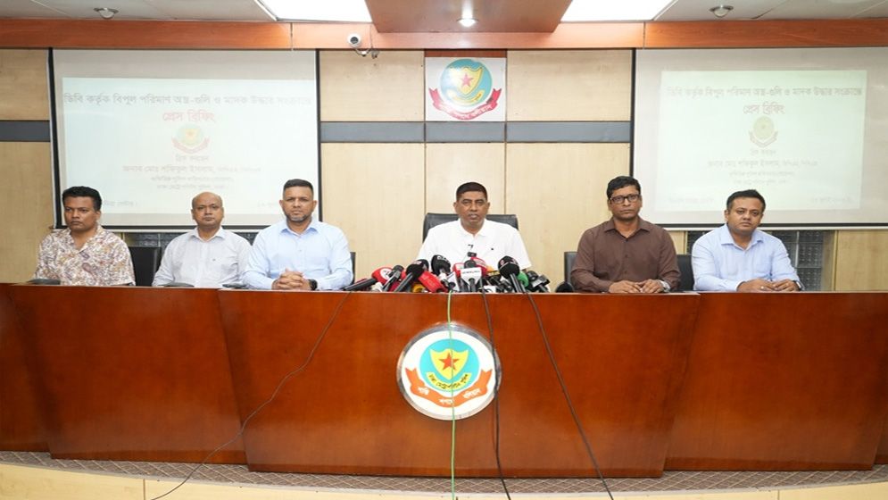 রাজধানীতে ডিবির অভিযানে মাদকসহ ৭ জন গ্রেফতার