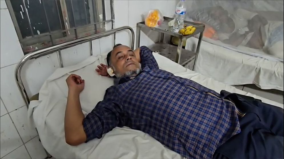 নরসিংদীতে বালু ব্যবসায়ীকে মারধরের অভিযোগ বিএনপি নেতার বিরুদ্ধে