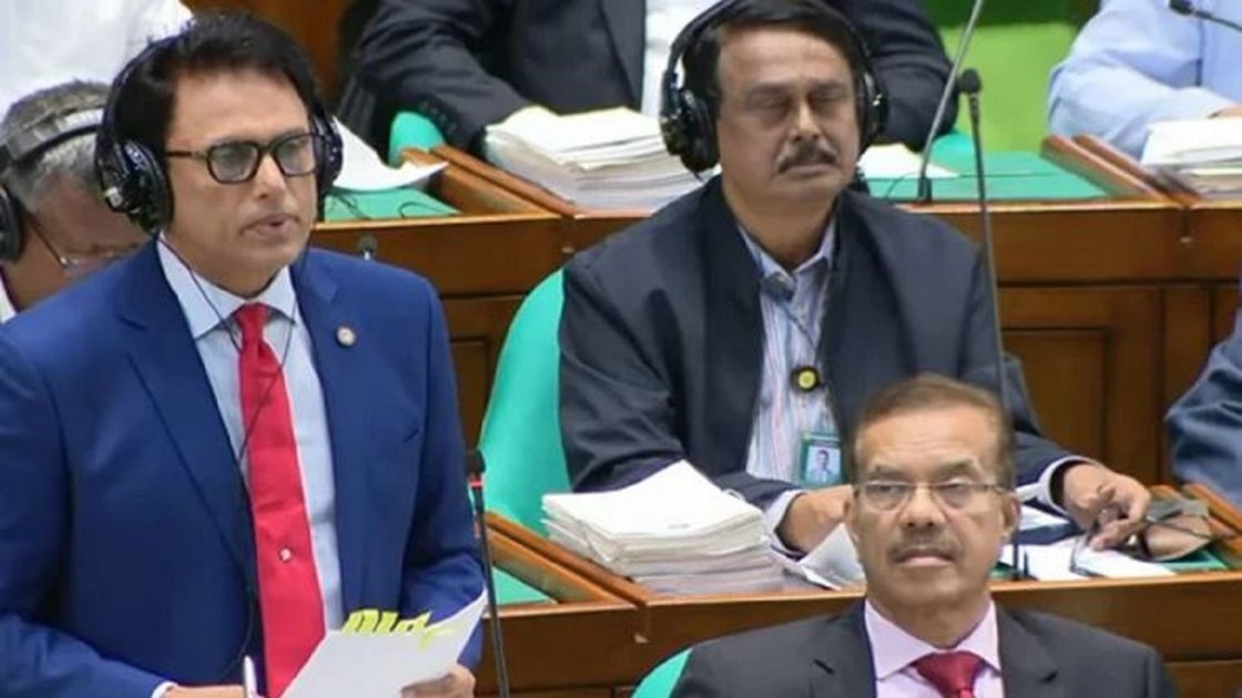 শিক্ষামন্ত্রী পদত্যাগের দাবির মধ্যে সংসদে বক্তব্য রাখলেন