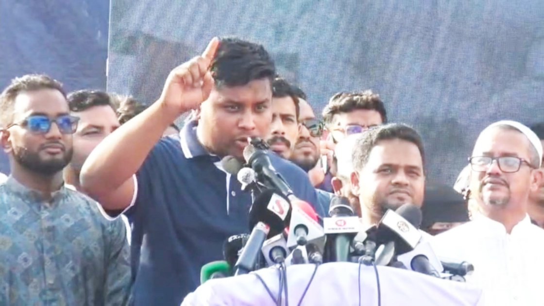 ফার্মের মুরগি বলায় শিক্ষামন্ত্রীর বিরুদ্ধে ক্ষোভ প্রকাশ করেছেন হাসনাত আব্দুল্লাহ