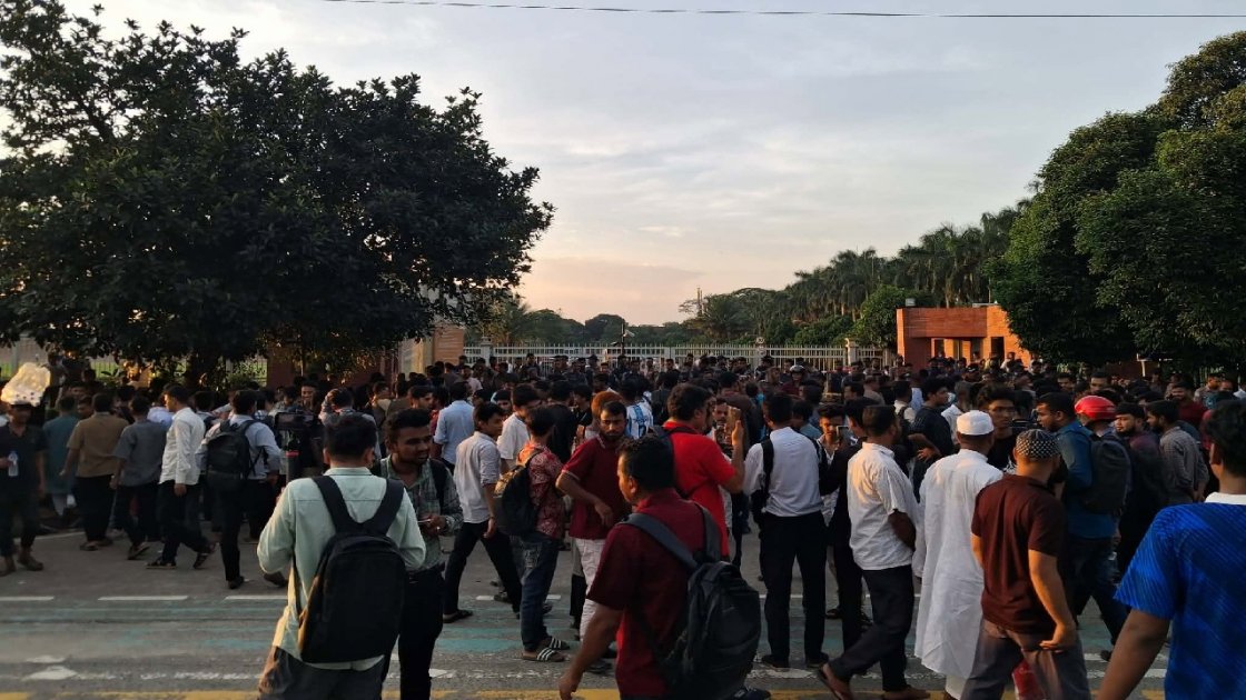শিক্ষামন্ত্রীর পদত্যাগের দাবিতে ফের বিক্ষোভের ঘোষণা শিক্ষার্থীদের