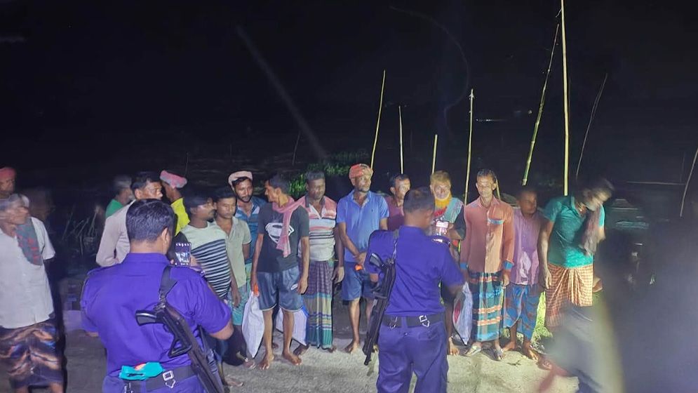 নাটোরের হালতি বিলে অবৈধ জাল জব্দ, ৭৫ হাজার টাকা জরিমানা