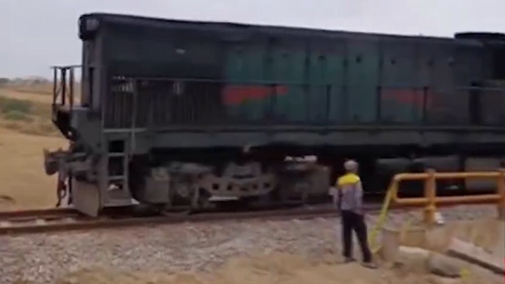 যুক্তরাষ্ট্রের হামলার পর ২৪ ঘণ্টায় মেরামত হলো ইরানের রেল সেতু