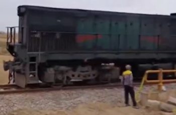 যুক্তরাষ্ট্রের হামলার পর ২৪ ঘণ্টায় মেরামত হলো ইরানের রেল সেতু