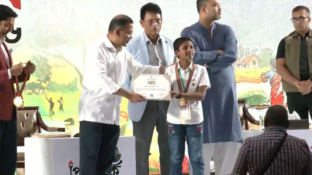 প্রাথমিক শিক্ষা পদক বিতরণ করছেন প্রধানমন্ত্রী তারেক রহমান