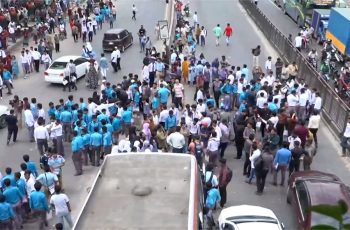 শিক্ষামন্ত্রীর পদত্যাগের দাবিতে উত্তরায় শিক্ষার্থীদের সড়ক অবরোধ