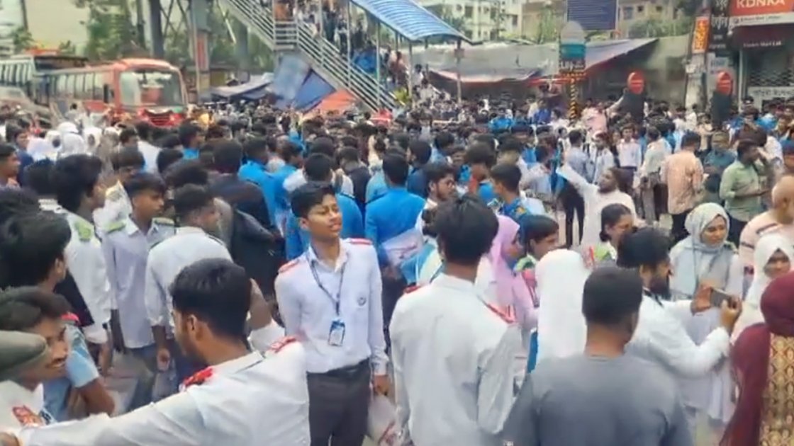 শিক্ষামন্ত্রীর পদত্যাগ দাবিতে দেশের বিভিন্ন স্থানে বিক্ষোভ