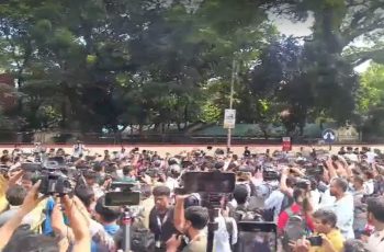 শিক্ষার্থীদের সচিবালয়ে প্রবেশের চেষ্টা, পুলিশের বাধা
