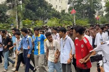 শিক্ষামন্ত্রীর পদত্যাগের দাবিতে শিক্ষার্থীদের আন্দোলন অব্যাহত
