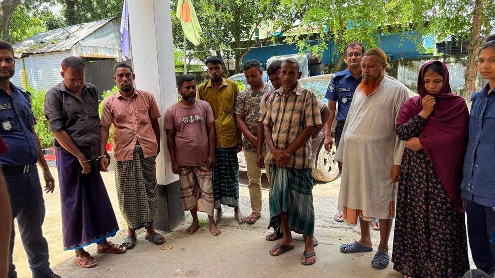 জয়পুরহাটে অসামাজিক কার্যকলাপের অভিযোগে ৯ জন আটক