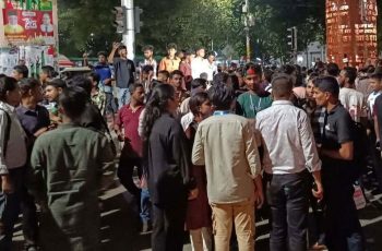 শাহবাগে শিক্ষার্থীদের আন্দোলন, যান চলাচল বন্ধ
