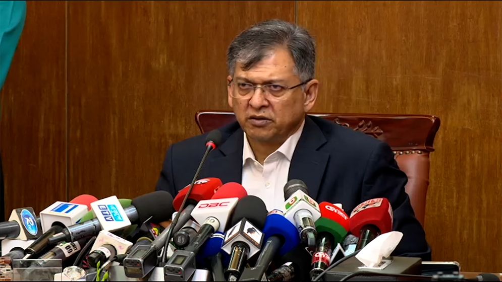 শেখ হাসিনাকে দেশে ফিরিয়ে আনতে সরকারের আইনি উদ্যোগ
