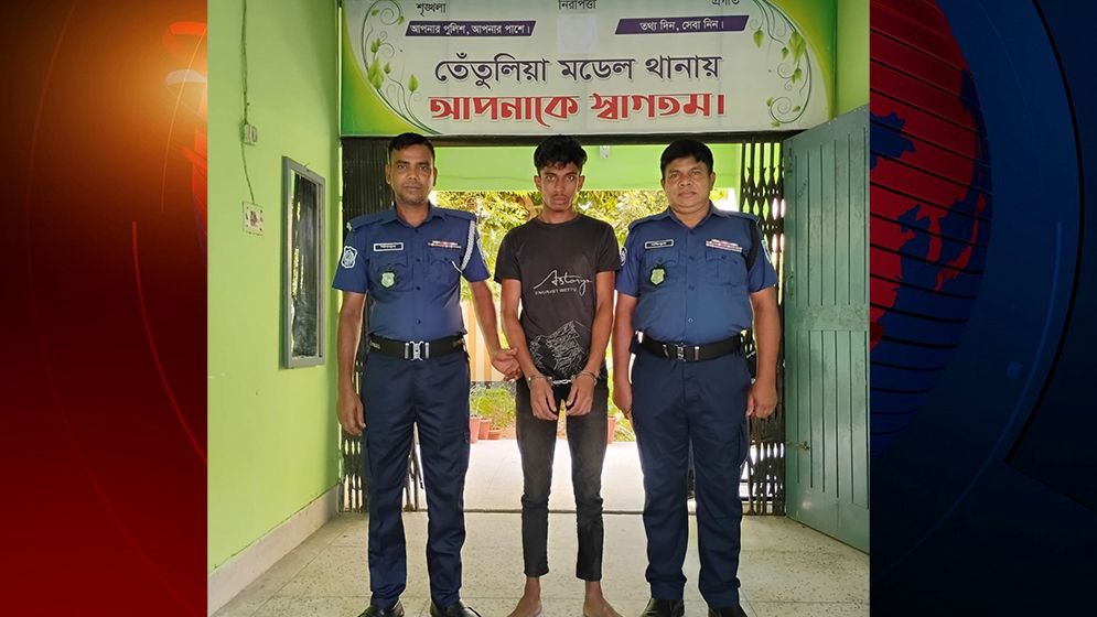 তেঁতুলিয়ায় ১৩টি জাল পাসপোর্টসহ যুবক গ্রেফতার