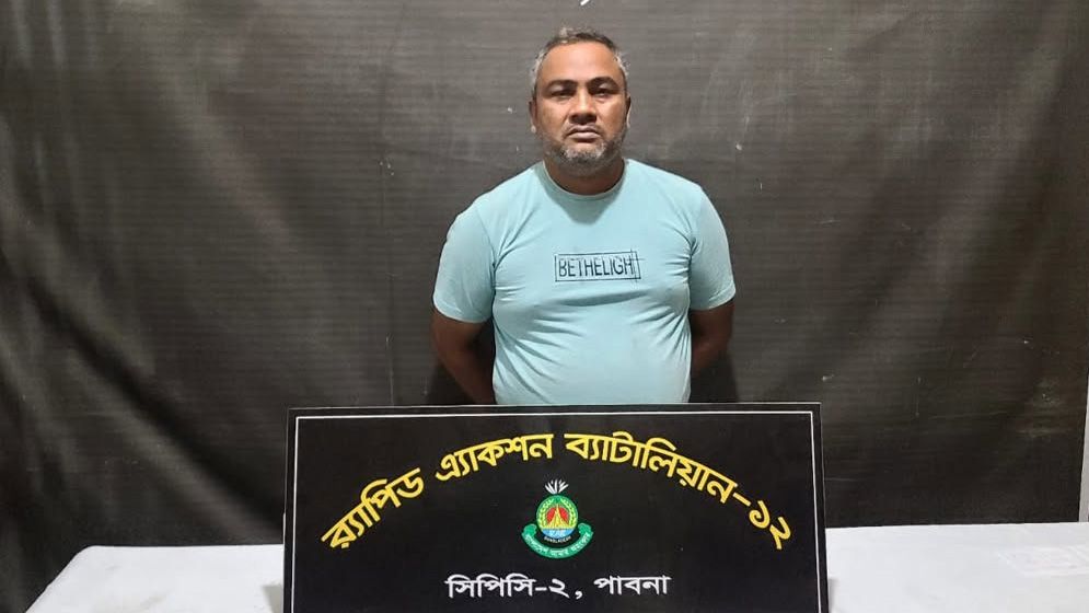পাবনায় র‍্যাবের অভিযানে আগ্নেয়াস্ত্রসহ আটক ১