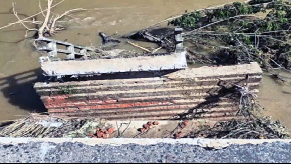 রাঙামাটি-বান্দরবান সড়কের সেতুর ধস, যোগাযোগ বন্ধ