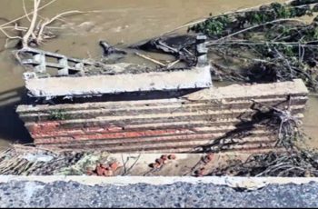 রাঙামাটি-বান্দরবান সড়কের সেতুর ধস, যোগাযোগ বন্ধ