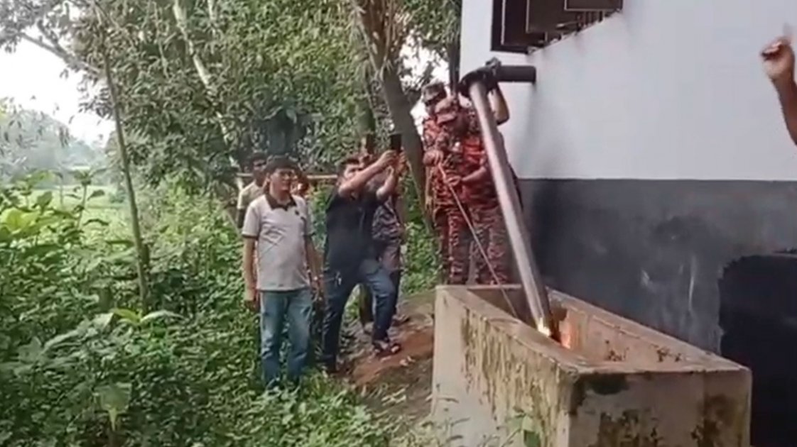 সিরাজগঞ্জে পানির পাইপে গ্যাসসদৃশ্য পদার্থের সন্ধান, তদন্তে বাপেক্স