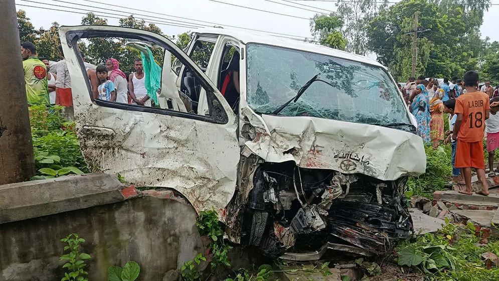 নীলফামারীতে নববধূকে নিয়ে ফিরতে গিয়ে দুর্ঘটনায় দুজনের মৃত্যু