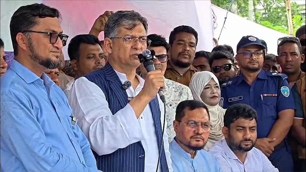 বিপদে জনগণের পাশে থাকার অঙ্গীকার স্বরাষ্ট্রমন্ত্রীর