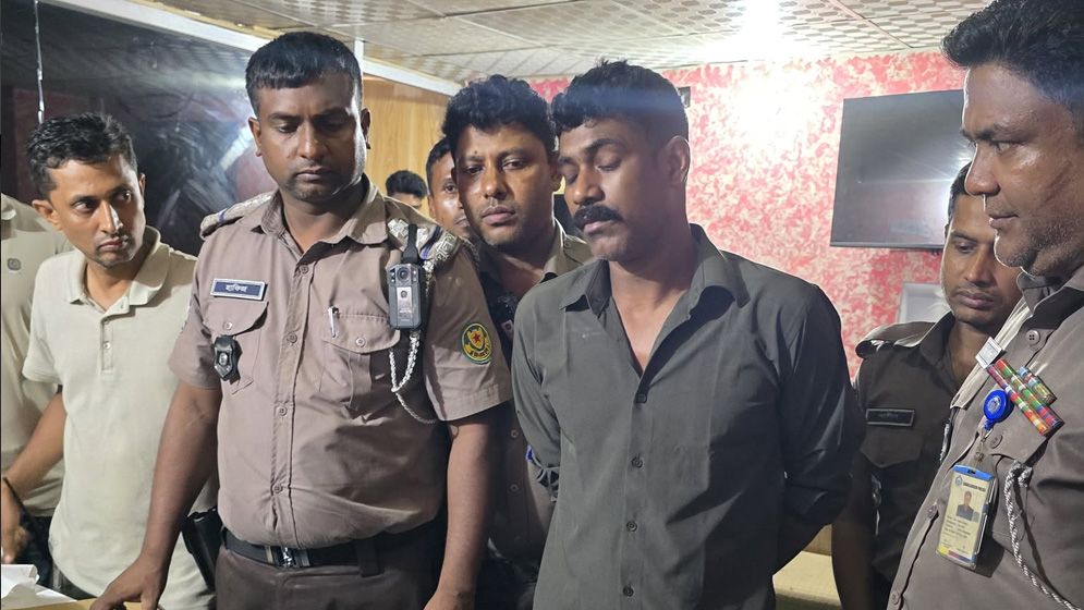 মতিঝিলে ‘শীর্ষ সন্ত্রাসী’ তানিম রেজা ও ৪ সহযোগী গ্রেফতার
