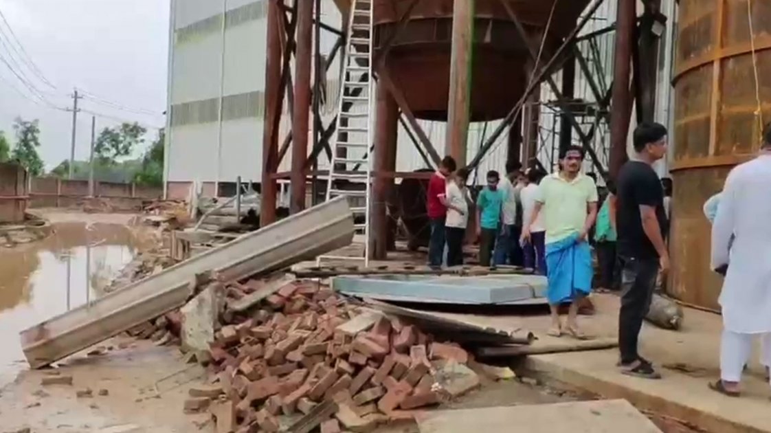 ভালুকায় নির্মাণাধীন ভবনের ট্যাংকে পড়ে ২ শ্রমিকের মৃত্যু
