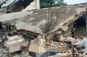 পটুয়াখালীতে সাবেক চেয়ারম্যানের বাড়ি গুঁড়িয়ে দেওয়ার অভিযোগ