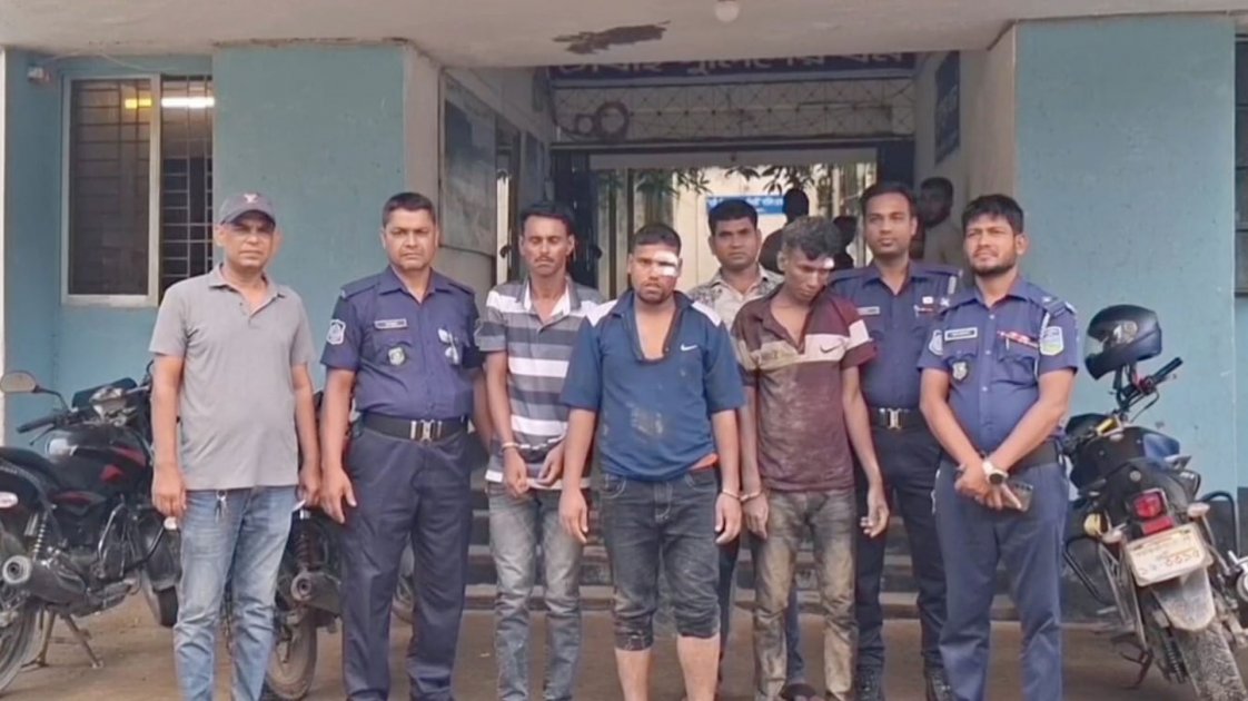 নেত্রকোণায় ডিবি পুলিশের পরিচয়ে ডাকাতি, তিনজন আটক