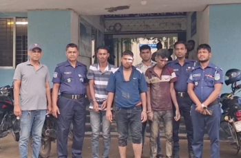নেত্রকোণায় ডিবি পুলিশের পরিচয়ে ডাকাতি, তিনজন আটক