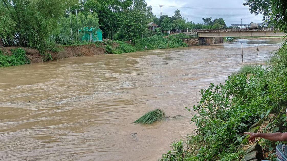 শেরপুরে নদ-নদীর পানি বিপদসীমা অতিক্রম, নিম্নাঞ্চলে প্লাবন