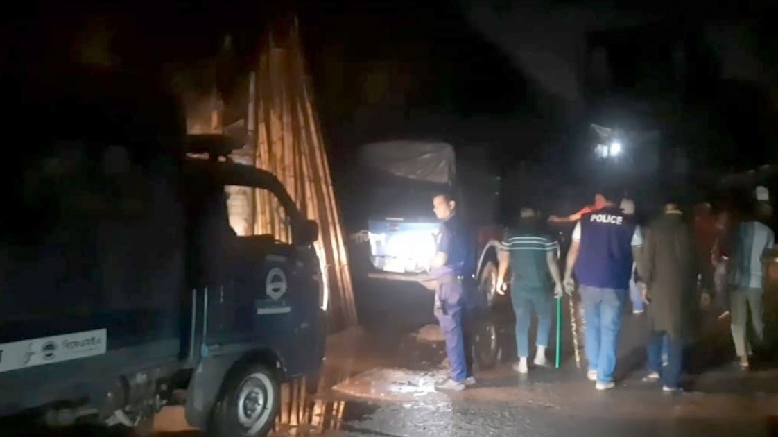 নারায়ণগঞ্জে আর্জেন্টিনা-ব্রাজিল সমর্থকদের সংঘর্ষে আহত ৮