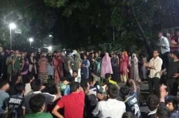 তিতুমীর কলেজে হল ফি কমানোর দাবিতে শিক্ষার্থীদের বিক্ষোভ